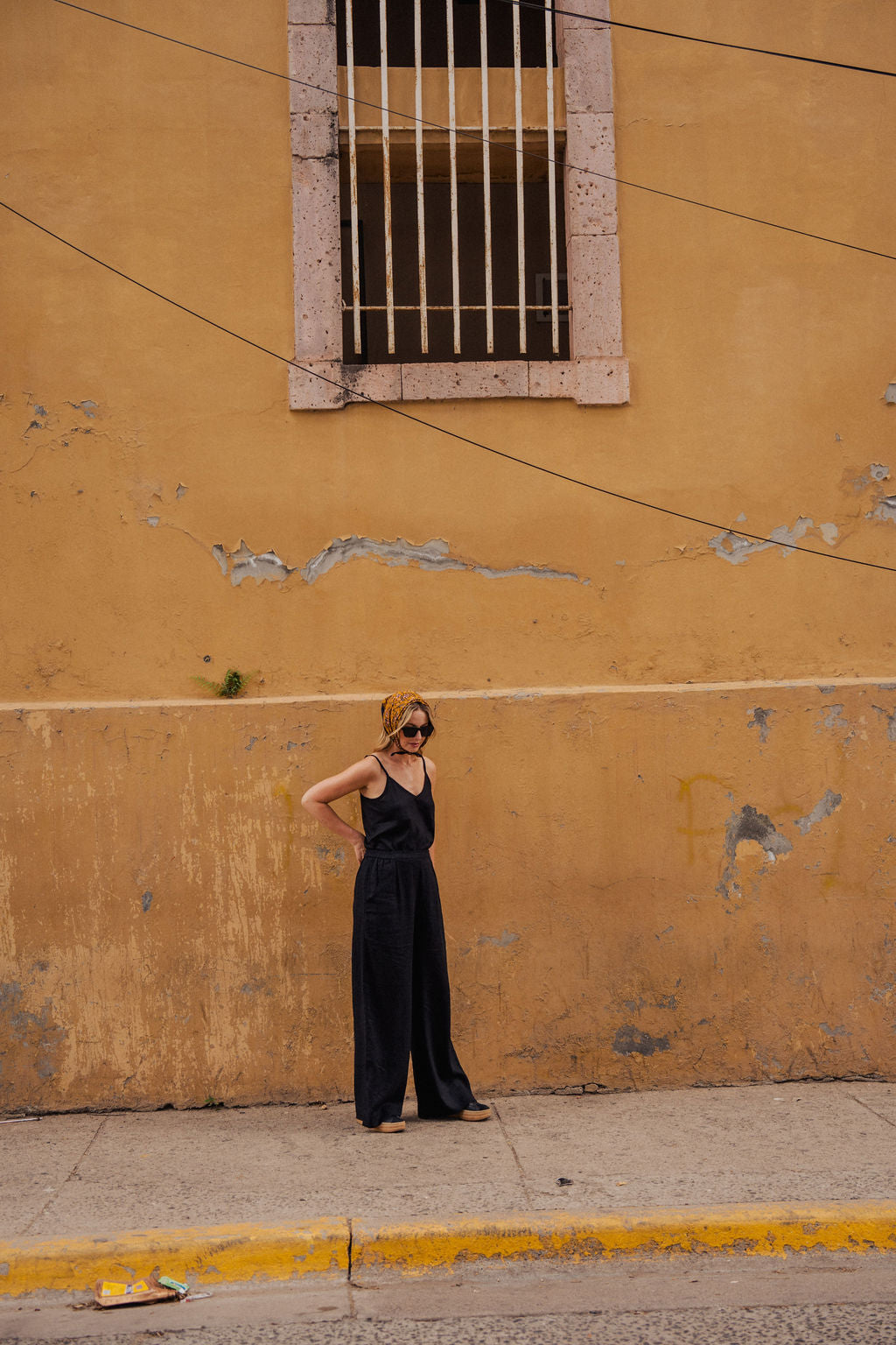 Trouser Pants in Black Linen