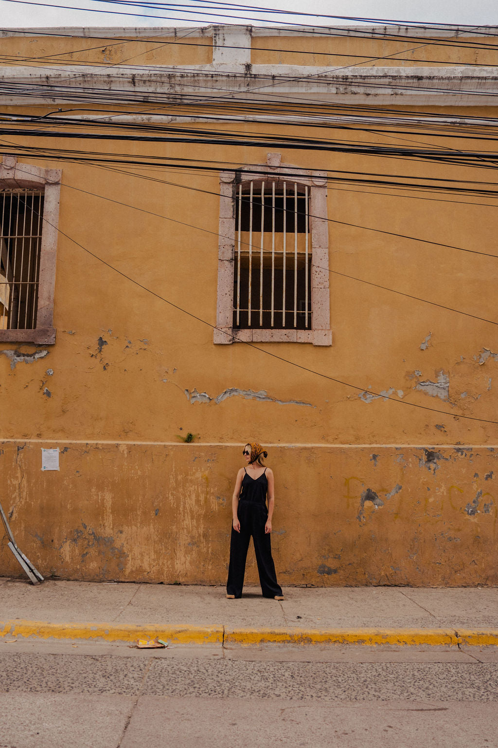 Trouser Pants in Black Linen