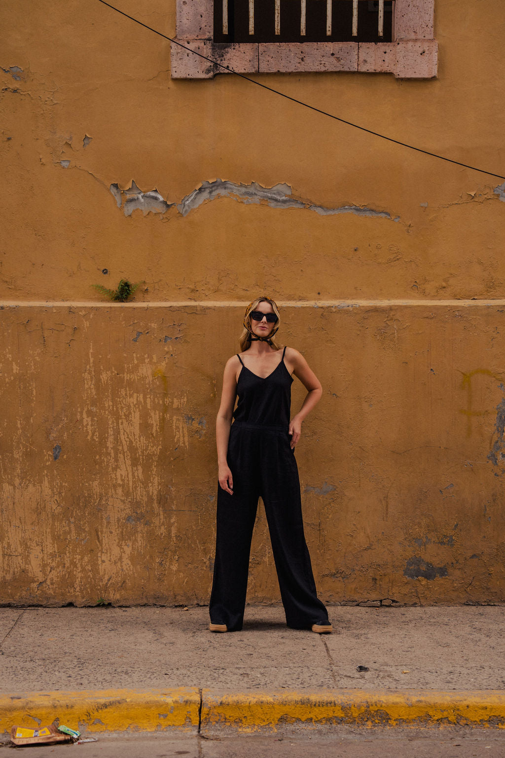 Trouser Pants in Black Linen