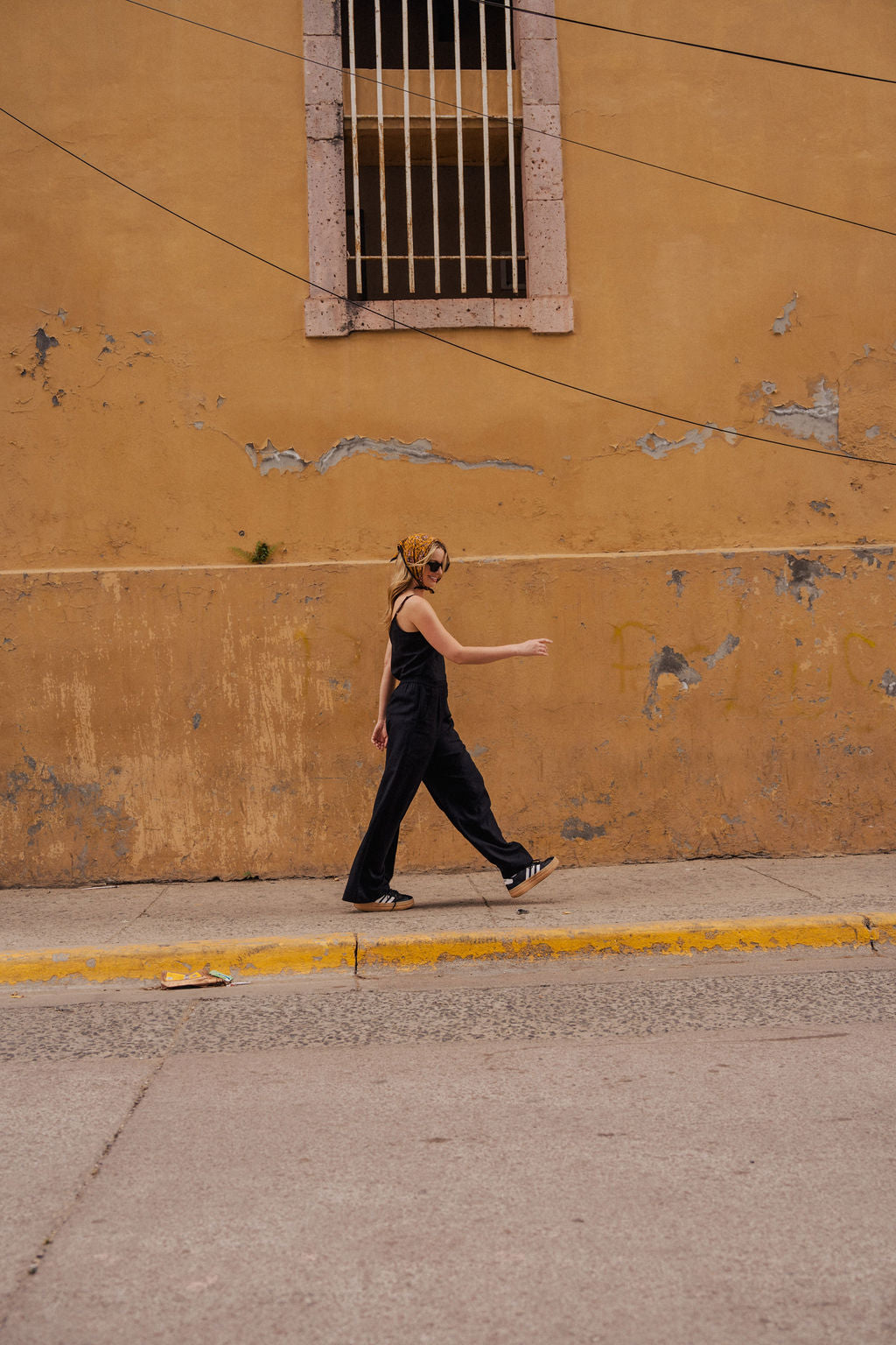 Trouser Pants in Black Linen
