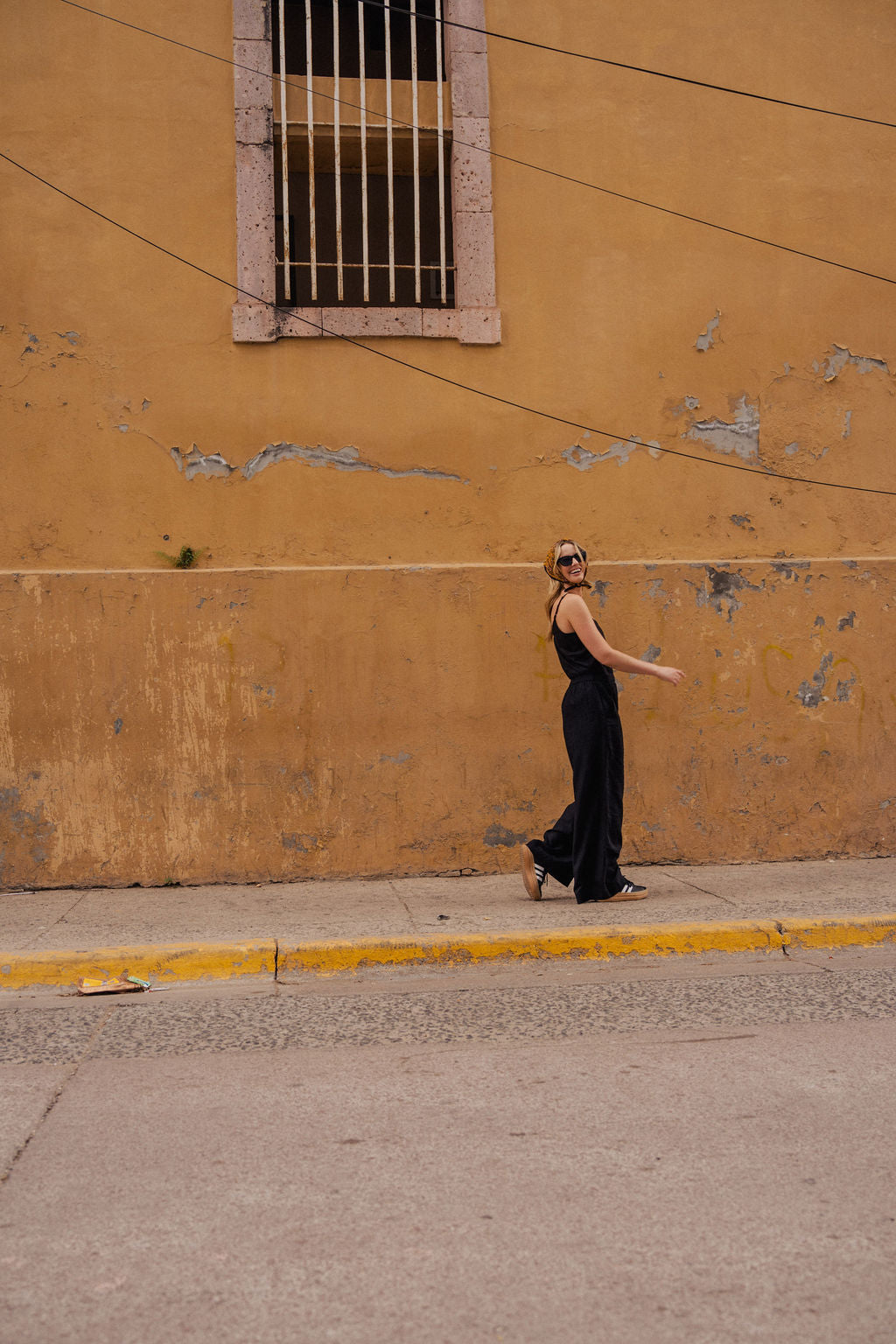Trouser Pants in Black Linen