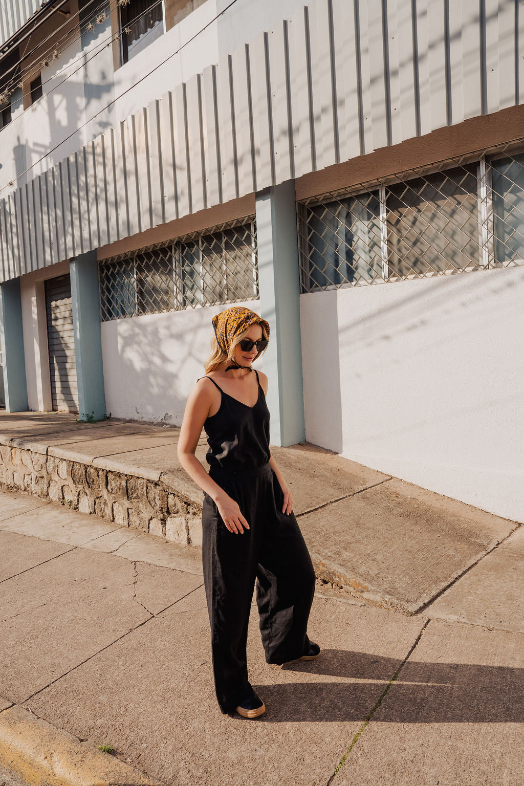 Trouser Pants in Black Linen