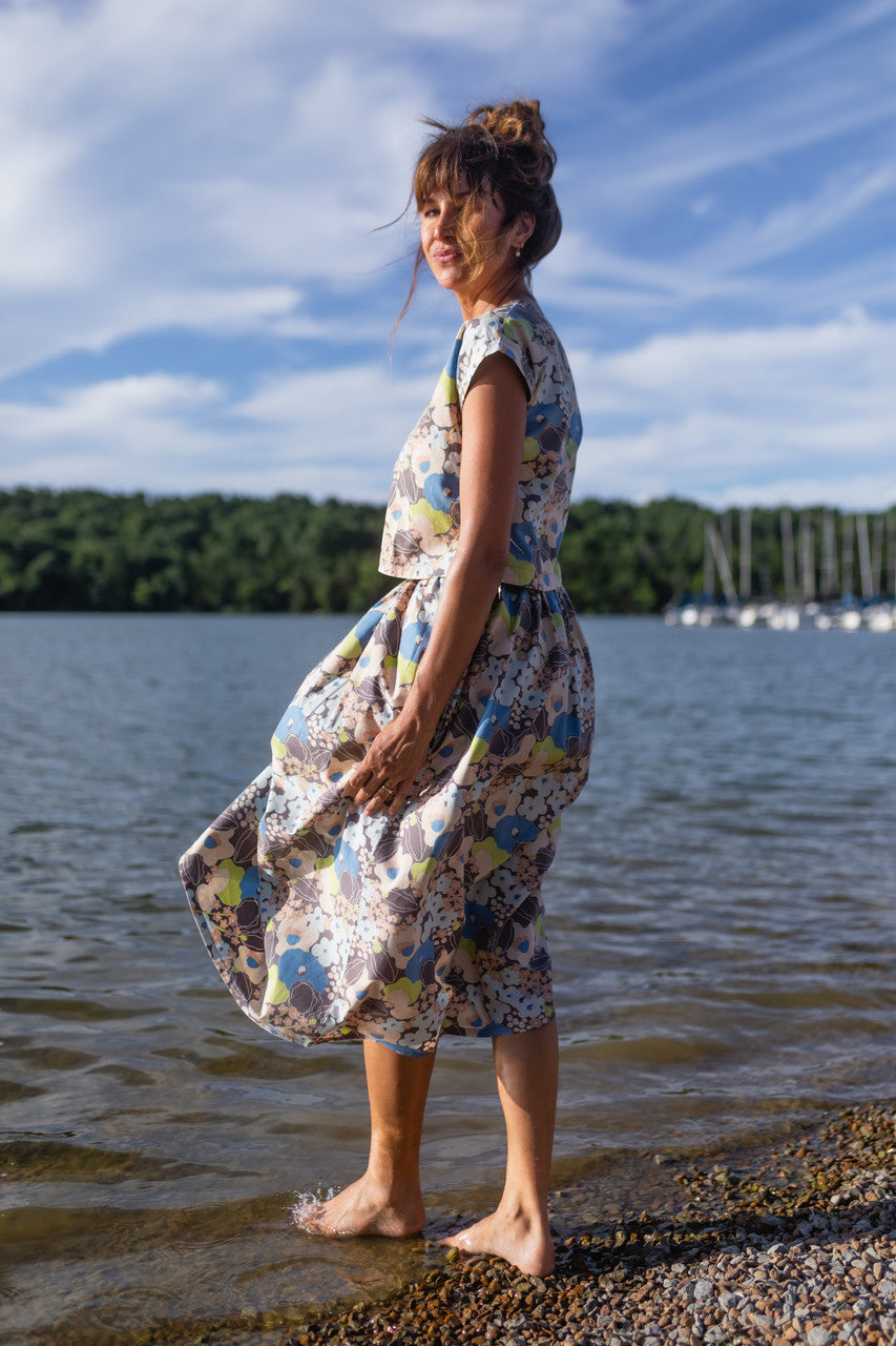 Claudia Skirt Set in Garden Print - XL Shirt Left