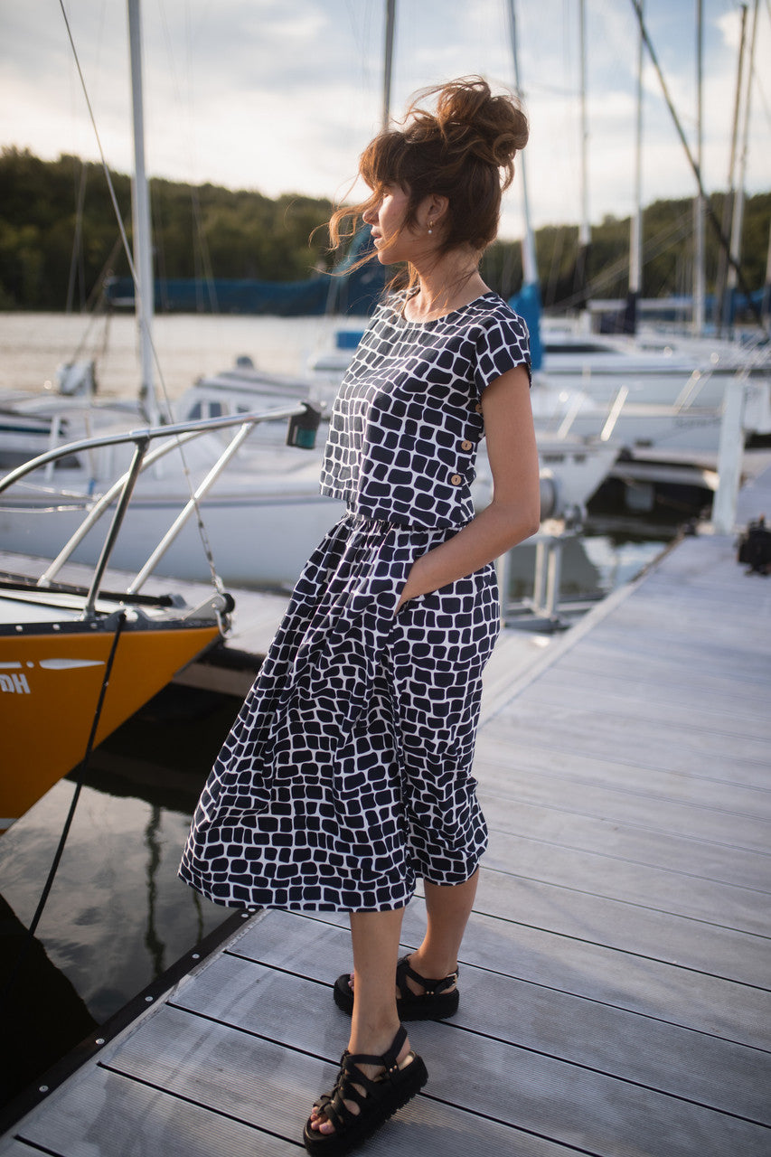 Claudia Skirt Set in Stone - XXL Shirt Left