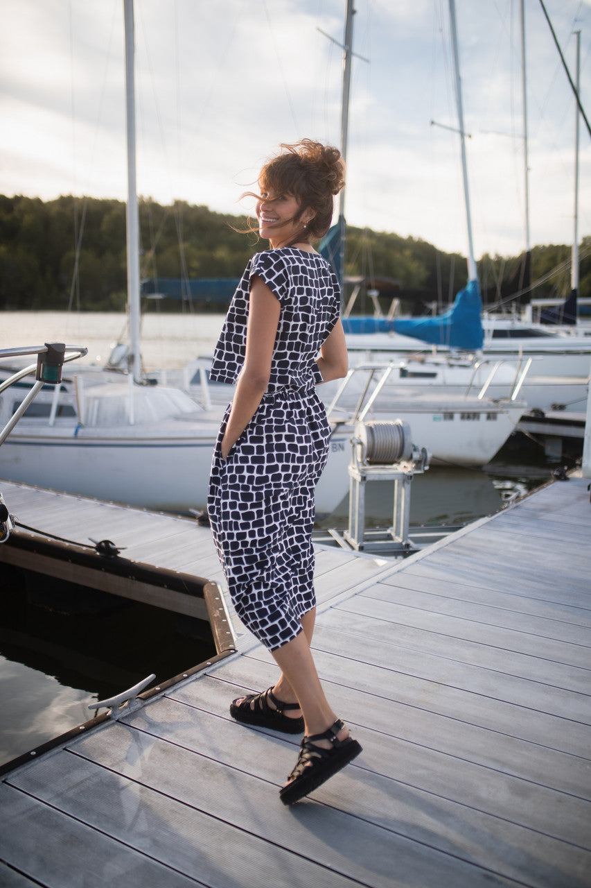 Claudia Skirt Set in Stone - XXL Shirt Left