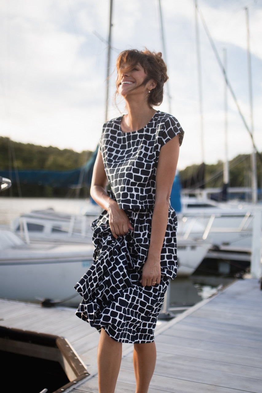 Claudia Skirt Set in Stone - XXL Shirt Left