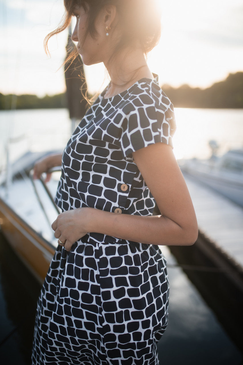 Claudia Skirt Set in Stone - XXL Shirt Left