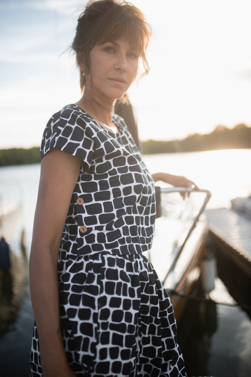 Claudia Skirt Set in Stone - XXL Shirt Left