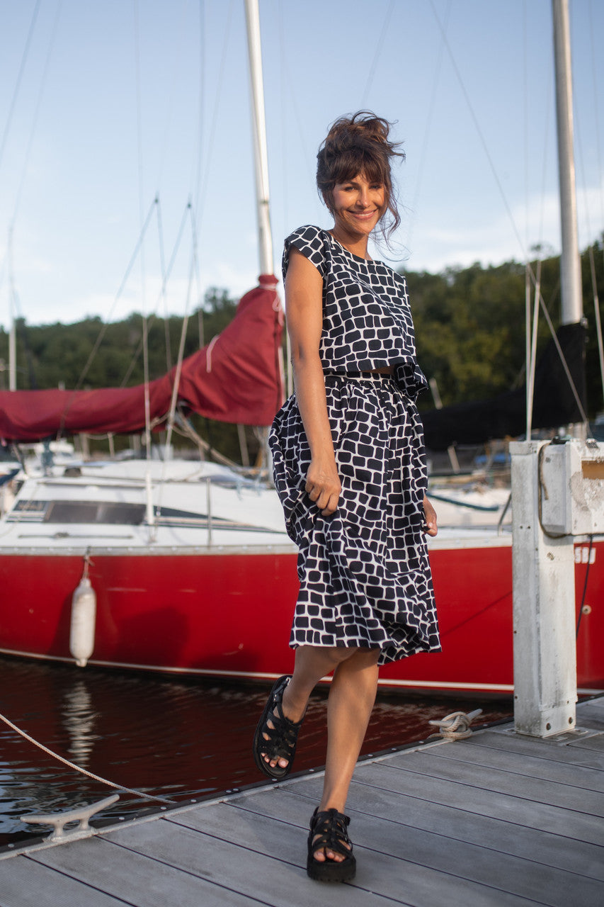 Claudia Skirt Set in Stone - XXL Shirt Left