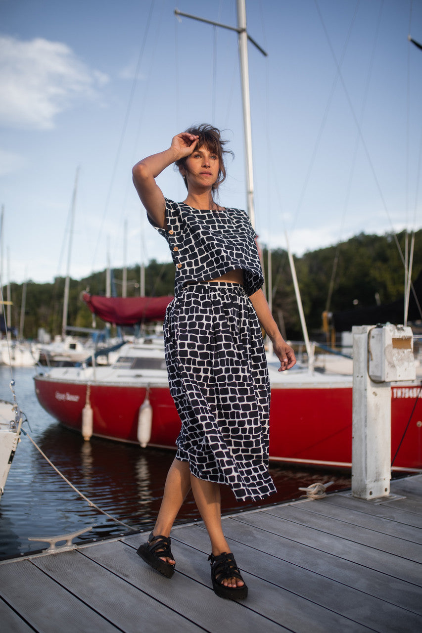 Claudia Skirt Set in Stone - XXL Shirt Left