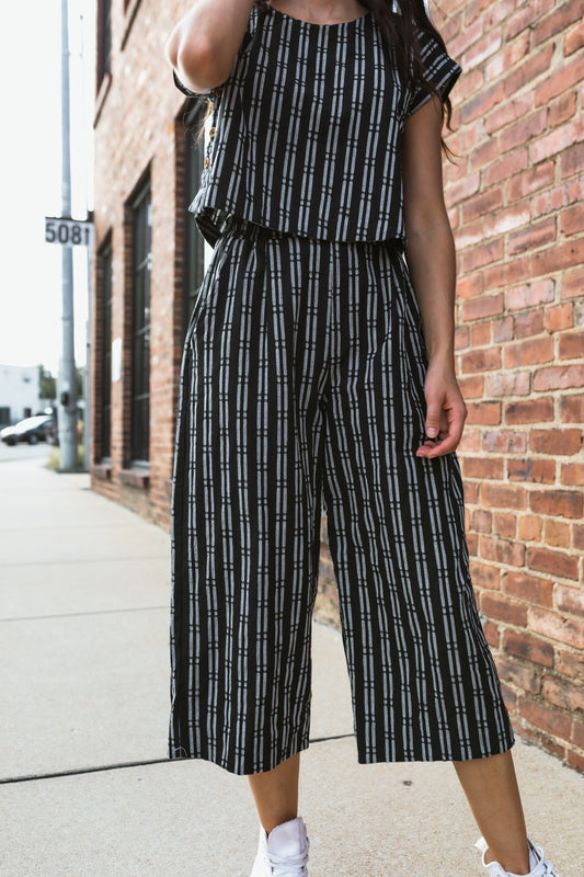 Katie Handwoven Cotton Set in Black and White